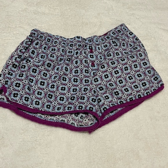 Bundle of 4 pajama bottoms. Size medium. 1 Top. Total of 5 - Picture 6 of 15